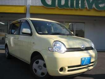 2005 Toyota Sienta Pictures