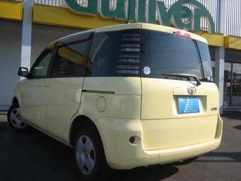 2005 Toyota Sienta Pictures