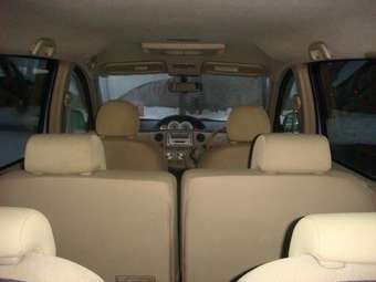 2005 Toyota Sienta Photos