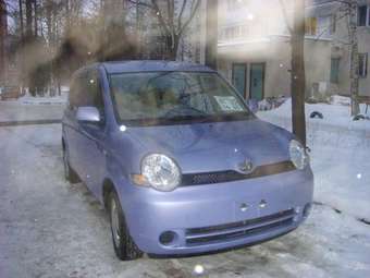 2005 Toyota Sienta Photos