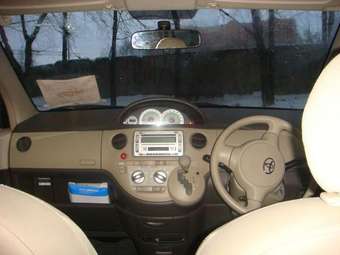2005 Toyota Sienta Pictures