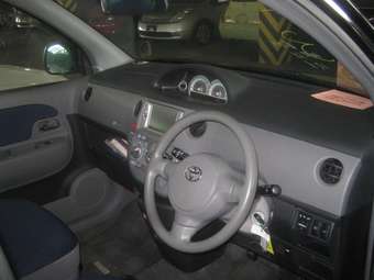 2005 Toyota Sienta Photos