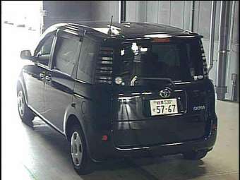 2005 Toyota Sienta Photos