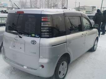 2005 Toyota Sienta Pictures