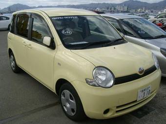 2005 Toyota Sienta Pictures