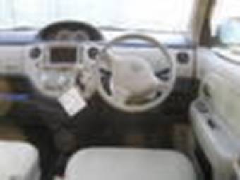2005 Toyota Sienta Pictures