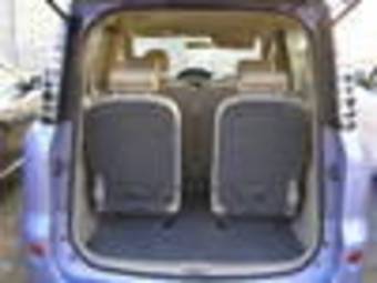 2005 Toyota Sienta Pictures
