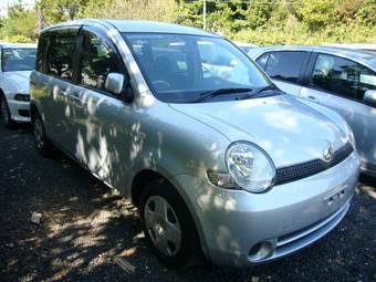 2005 Toyota Sienta Photos