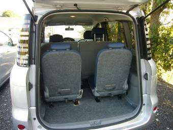 2005 Toyota Sienta Photos
