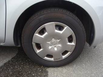 2005 Toyota Sienta Pictures