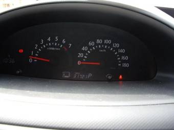 2005 Toyota Sienta Pictures