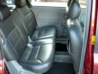 2005 Toyota Sienta Pictures