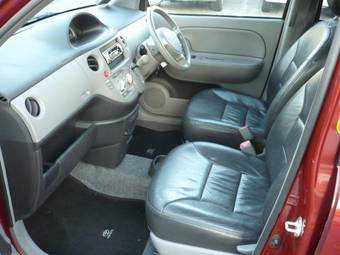 2005 Toyota Sienta Pictures