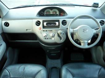 2005 Toyota Sienta Photos