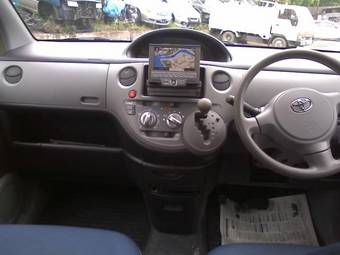 2005 Toyota Sienta Photos