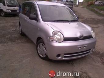 2005 Toyota Sienta Photos