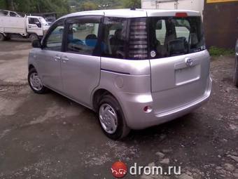 2005 Toyota Sienta Pictures