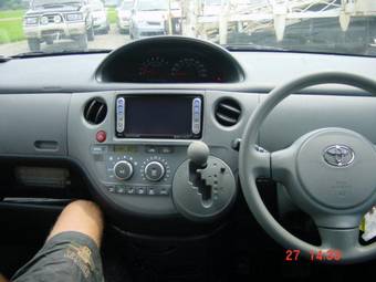 2005 Toyota Sienta Pictures
