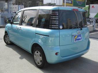 2006 Toyota Sienta Images