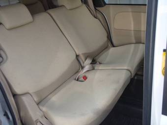 2006 Toyota Sienta Pictures