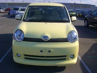 2006 Toyota Sienta Photos