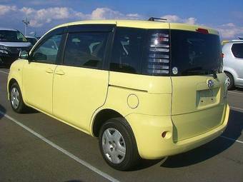 2006 Toyota Sienta Images