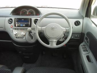 2006 Toyota Sienta Pictures