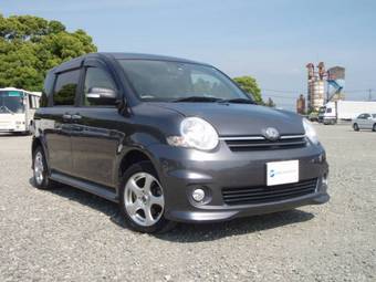 2006 Toyota Sienta Photos
