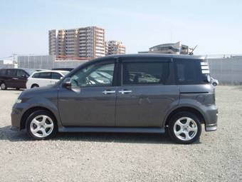 2006 Toyota Sienta Photos