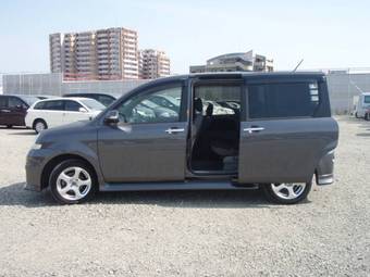 2006 Toyota Sienta Pictures