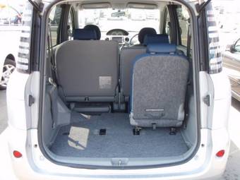 2006 Toyota Sienta Photos