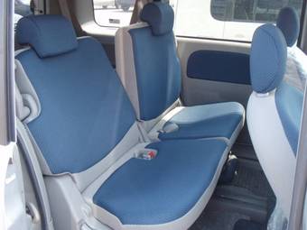 2006 Toyota Sienta Photos