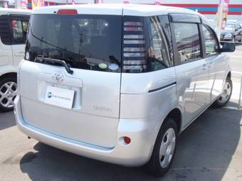 2006 Toyota Sienta Photos