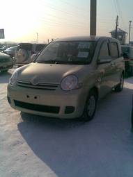 2007 Toyota Sienta Images