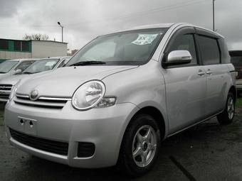 2009 Toyota Sienta Images