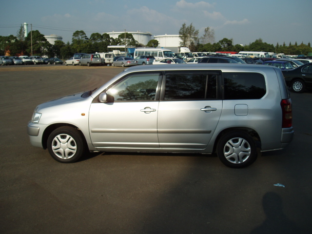 2002 Toyota Succeed Photos