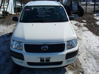 2002 Toyota Succeed Images