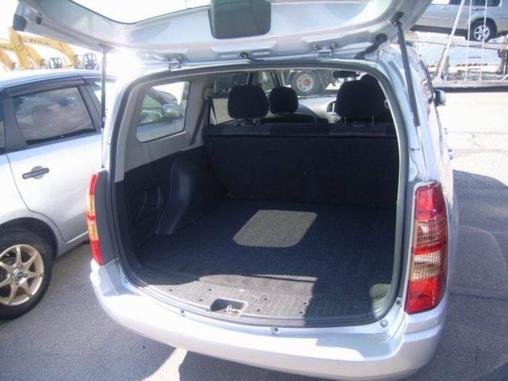 2003 Toyota Succeed