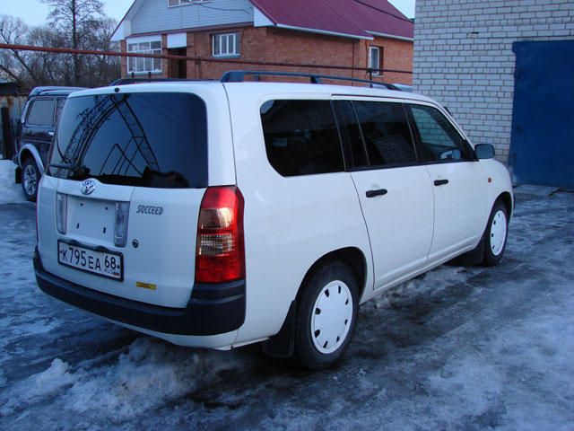 2004 Toyota Succeed