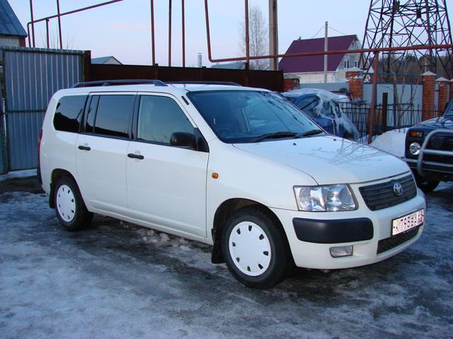 2004 Toyota Succeed