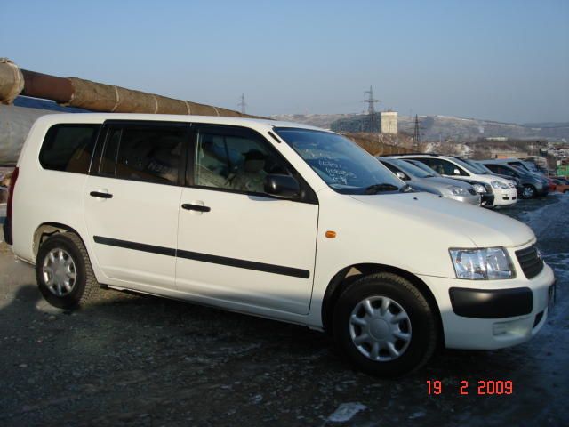 2004 Toyota Succeed