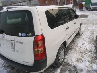 2004 Toyota Succeed Photos