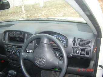 2004 Toyota Succeed Photos