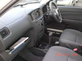2004 Toyota Succeed Pictures