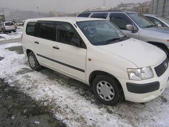 2004 Toyota Succeed Photos