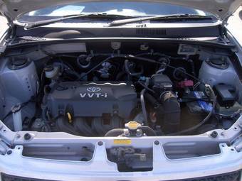 2004 Toyota Succeed Images