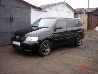 2004 Toyota Succeed Images