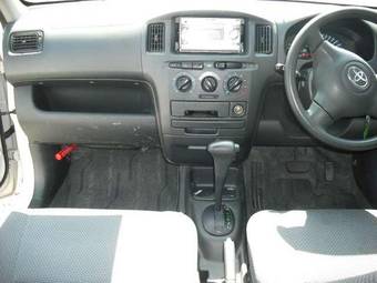 2004 Toyota Succeed Pictures