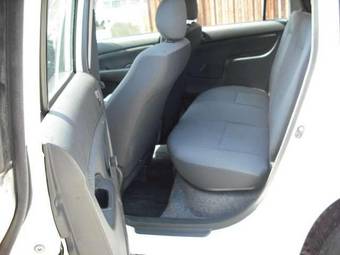 2004 Toyota Succeed Photos