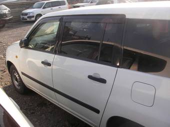 2004 Toyota Succeed Photos